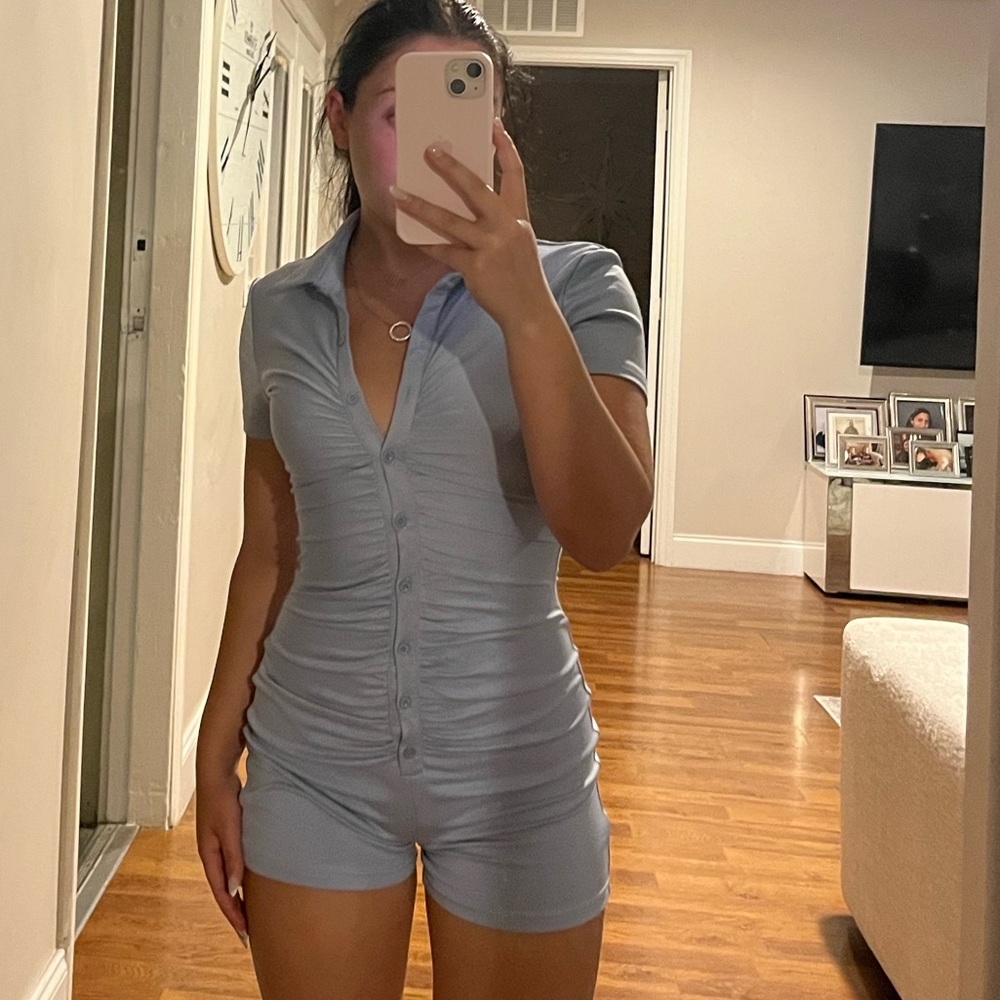 super cute adika play suit size xs !